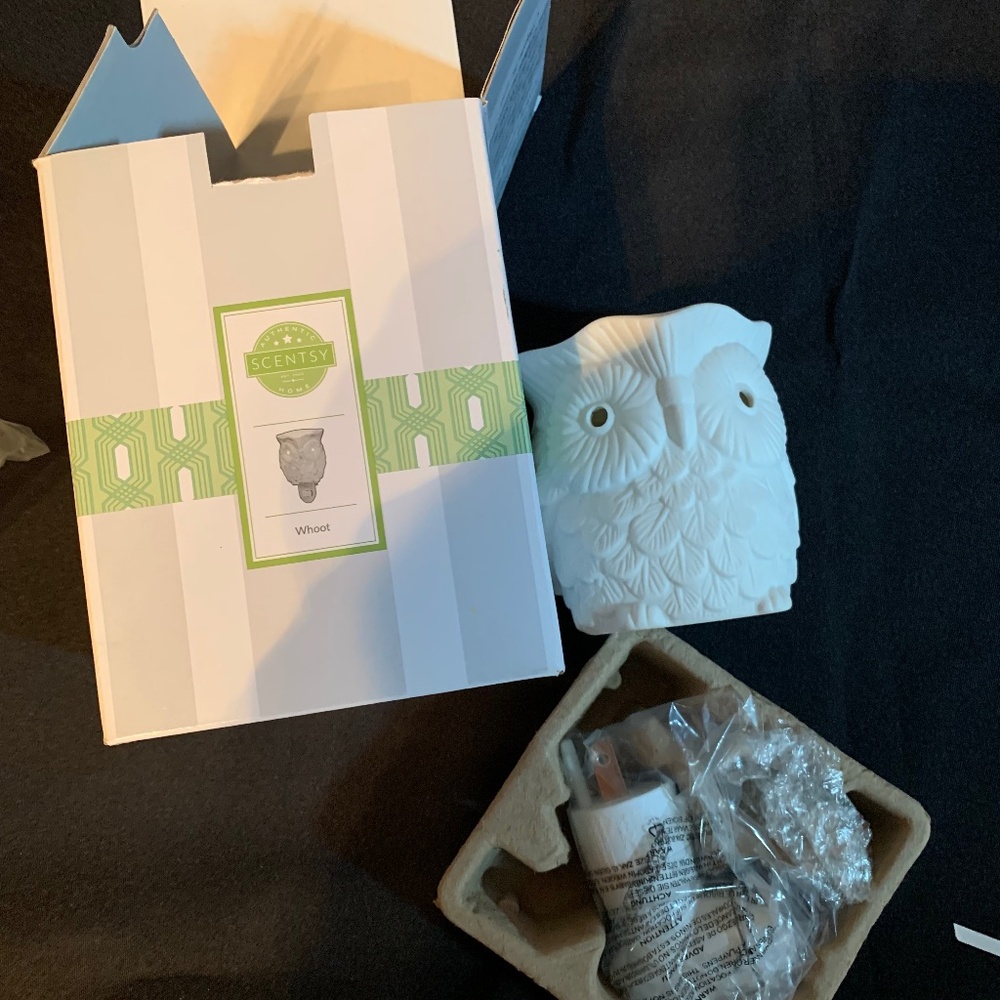 Scentsy mini whoot